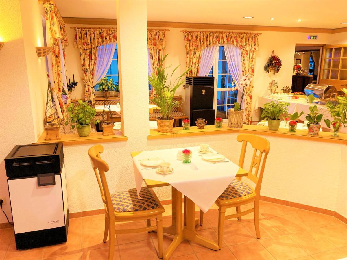 Landhaus Mueritzgarten Hotel Garni เรอเบล ภายนอก รูปภาพ