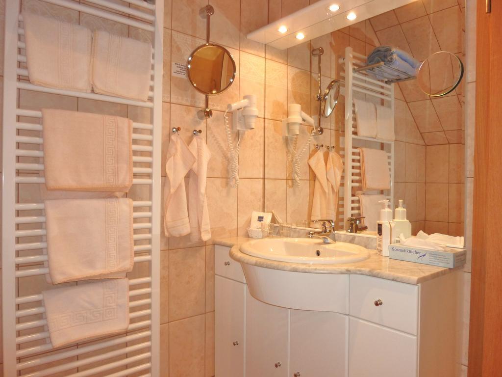 Landhaus Mueritzgarten Hotel Garni เรอเบล ห้อง รูปภาพ