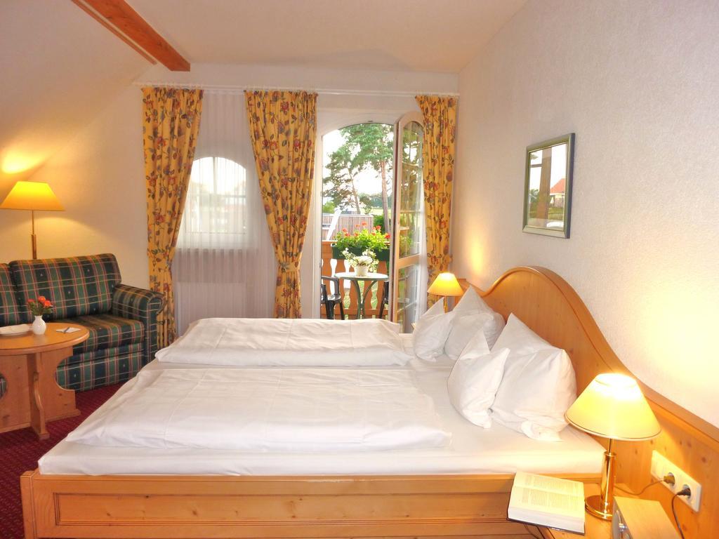 Landhaus Mueritzgarten Hotel Garni เรอเบล ห้อง รูปภาพ