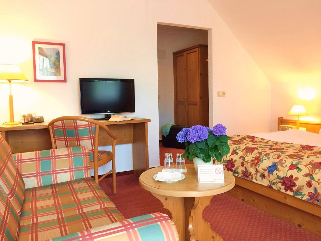 Landhaus Mueritzgarten Hotel Garni เรอเบล ภายนอก รูปภาพ
