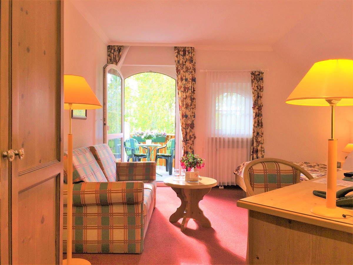 Landhaus Mueritzgarten Hotel Garni เรอเบล ภายนอก รูปภาพ