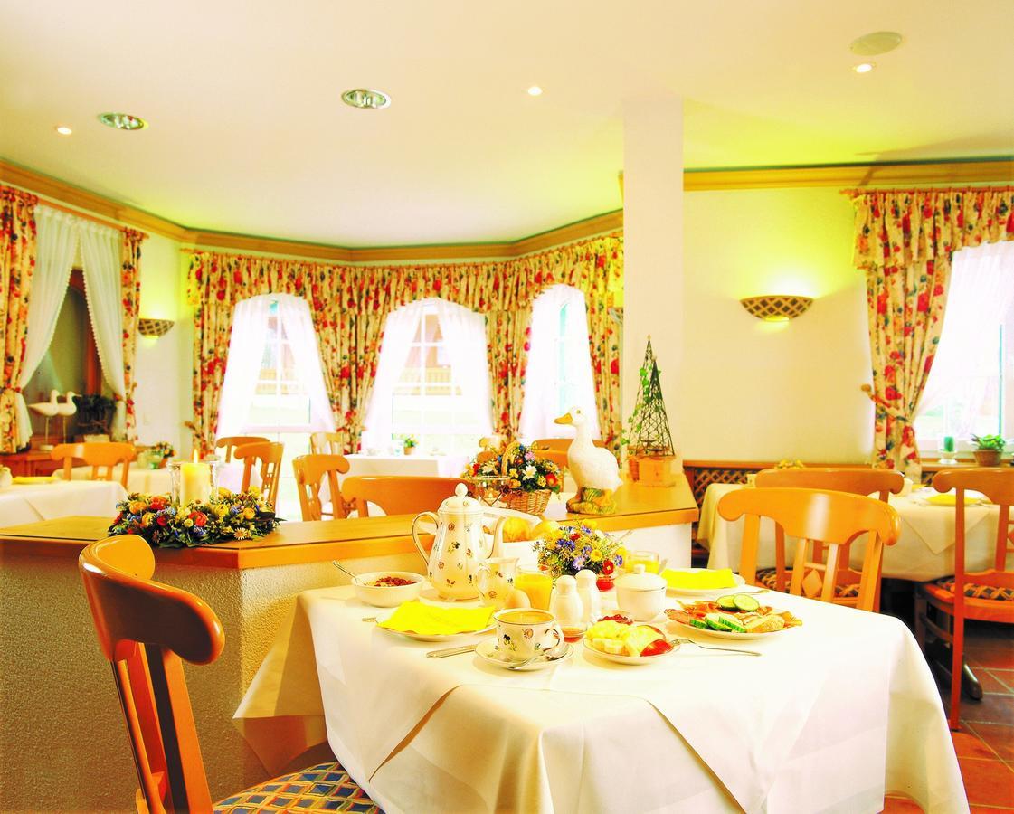 Landhaus Mueritzgarten Hotel Garni เรอเบล ภายนอก รูปภาพ