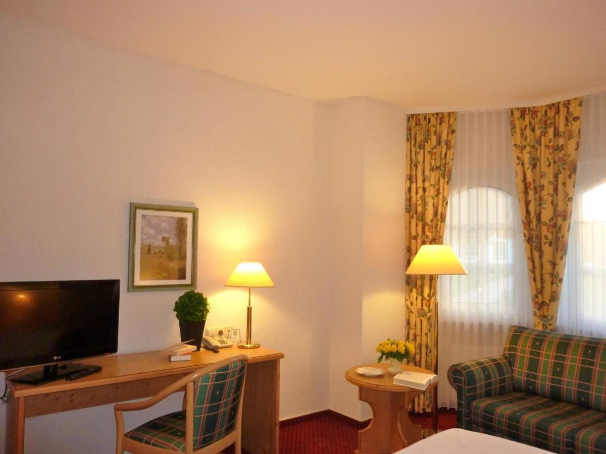 Landhaus Mueritzgarten Hotel Garni เรอเบล ภายนอก รูปภาพ