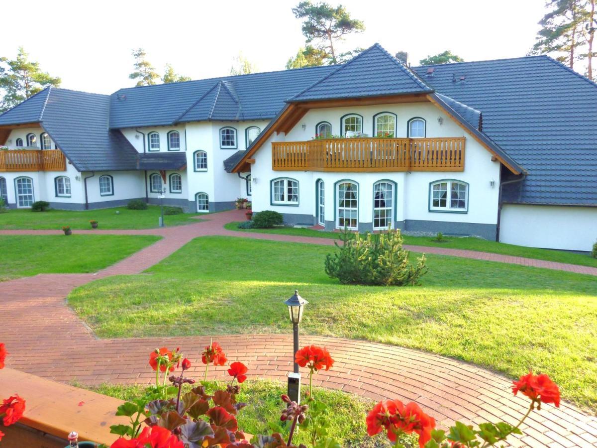 Landhaus Mueritzgarten Hotel Garni เรอเบล ภายนอก รูปภาพ