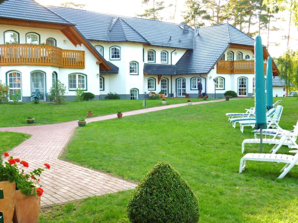 Landhaus Mueritzgarten Hotel Garni เรอเบล ภายนอก รูปภาพ